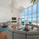 The Eagles Luxury Overlooking Siam Park Sleeps 14 Вилла