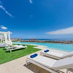 The Eagles Luxury Overlooking Siam Park Sleeps 14 *