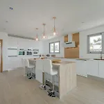 The Eagles Luxury Overlooking Siam Park Sleeps 14 Вилла
