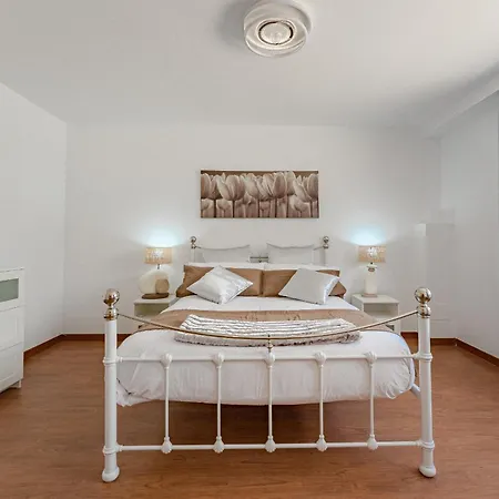The Eagles Luxury Overlooking Siam Park Sleeps 14 * Costa Adeje (Tenerife)